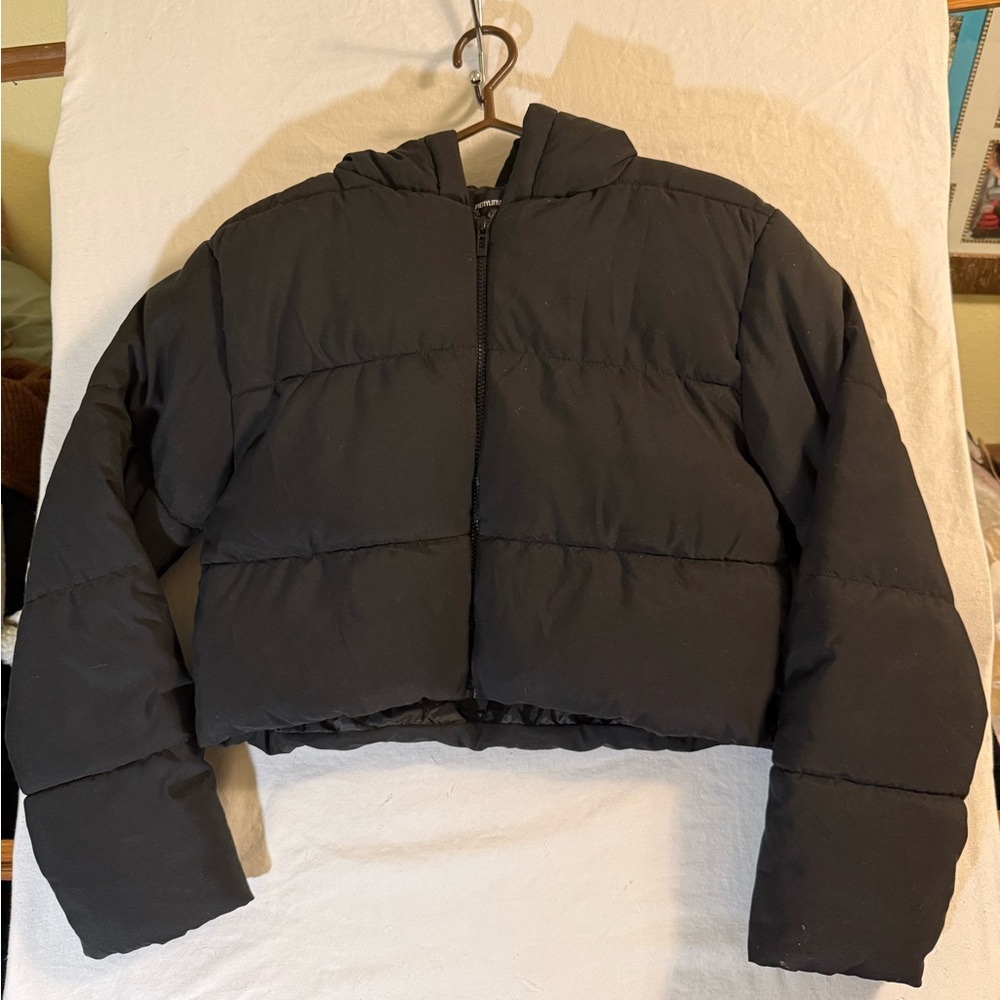 PrettyLittleThing Black Crop Hooded Puffer Jacket